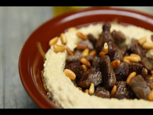 حمص ناعم مع لحمة